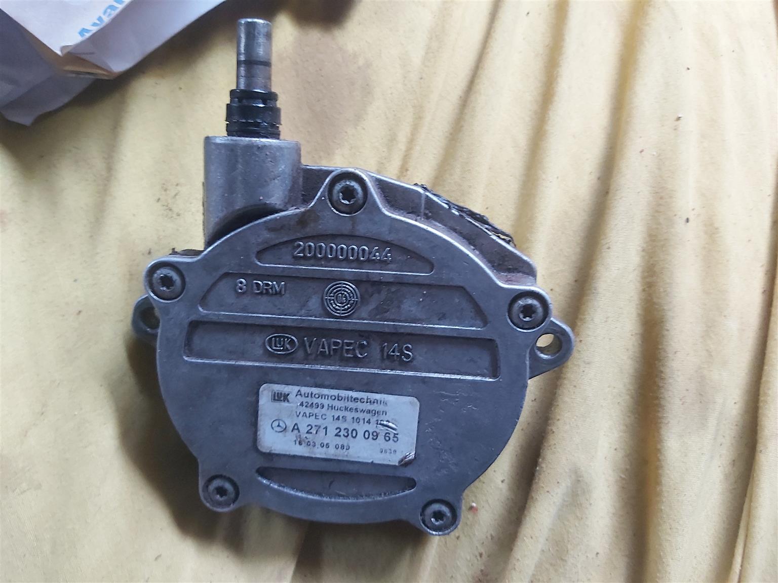 Vacuum pump Mercedes Benz c180 compressor - Private Seller Vacuum pump Mercedes Benz c180 compressor - Private Seller
