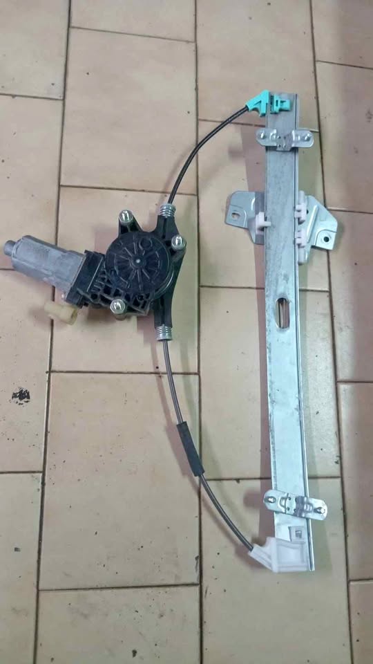 Hyundai accent left front electric window mechanism - Private Seller Hyundai accent left front electric window mechanism - Private Seller
