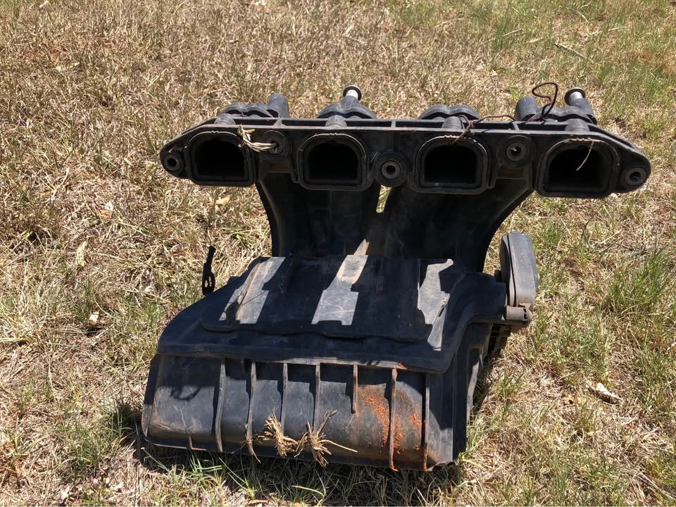 BMW E90 318i N46 Engine Intake Manifold for Sale - Private Seller BMW E90 318i N46 Engine Intake Manifold for Sale - Private Seller