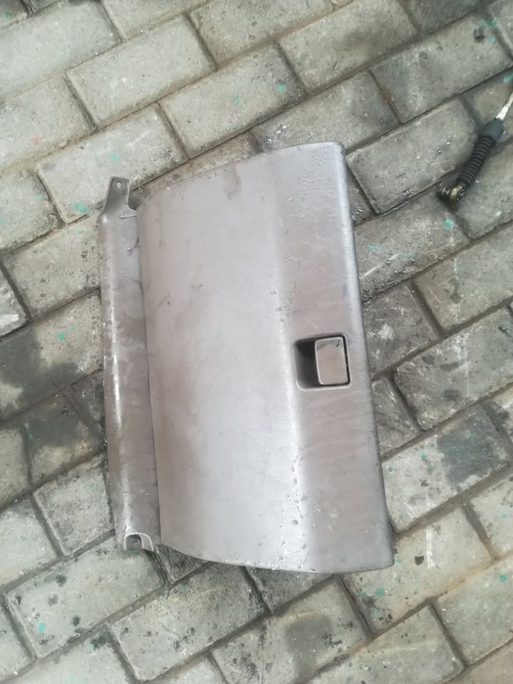 TOYOTA COROLLA CUBBY HOLD FOR SALE - Private Seller TOYOTA COROLLA CUBBY HOLD FOR SALE - Private Seller