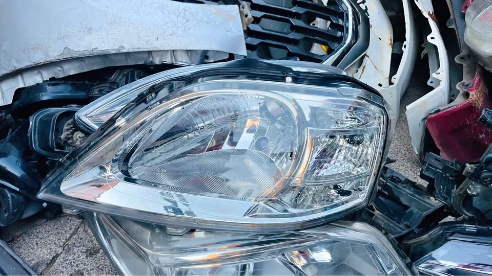 Nissan Np200 headlight Nissan Np200 headlight