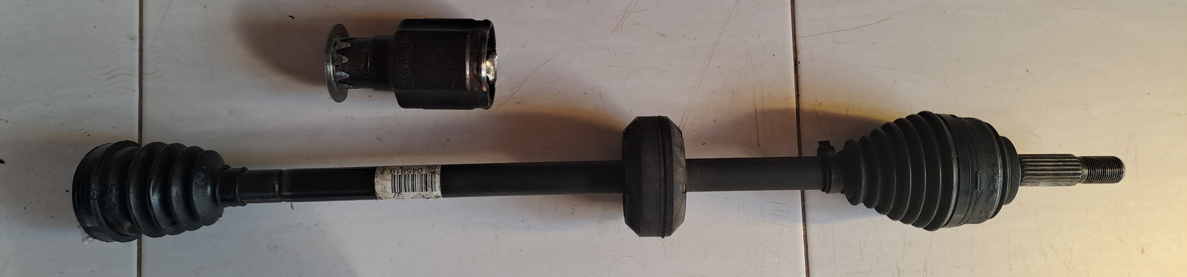 Driveshaft for Renault. Front Right. Fits Sandero,Scenic and Megane. Needs trip - Private Seller Driveshaft for Renault. Front Right. Fits Sandero,Scenic and Megane. Needs trip - Private Seller