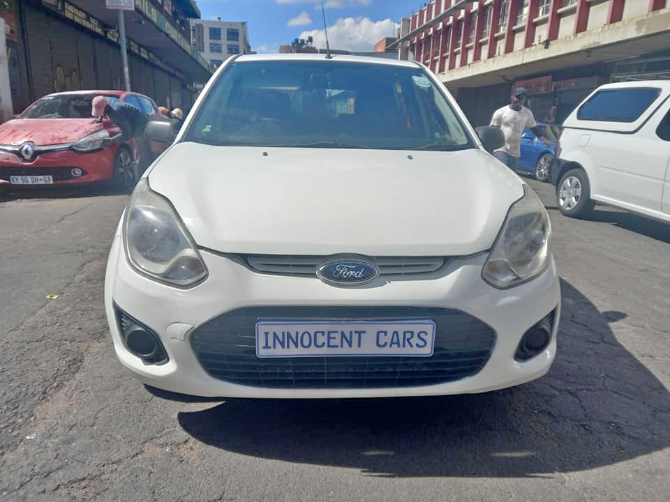 2014 FORD FIGO 1.4 PETROL MANUAL HATCHBACK, WHITE COLOR, MILEAGE 86000KM