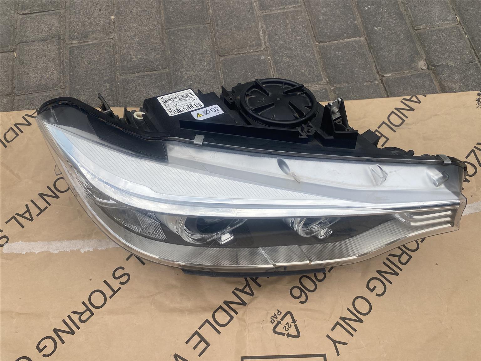 2017 BMW 4 SERIES F32 F33 F36 XENON HEADLIGHT RIGHT SIDE FOR SALE. IN PRISTINE - Private Seller 2017 BMW 4 SERIES F32 F33 F36 XENON HEADLIGHT RIGHT SIDE FOR SALE. IN PRISTINE - Private Seller