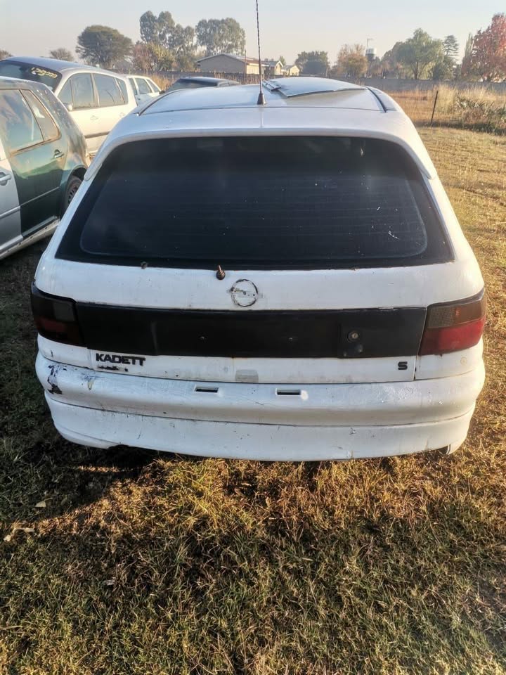 Opel kadet stripping - Private Seller Opel kadet stripping - Private Seller