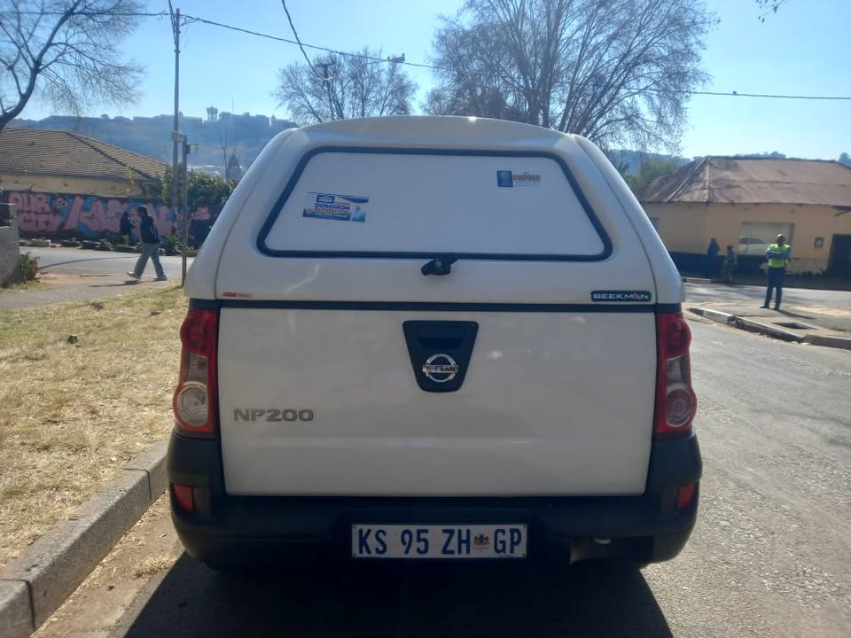 2022 NISSAN NP200 BAKKIE 1.6 MANUAL, PETROL, CANOPY, WHITE, 69000KM