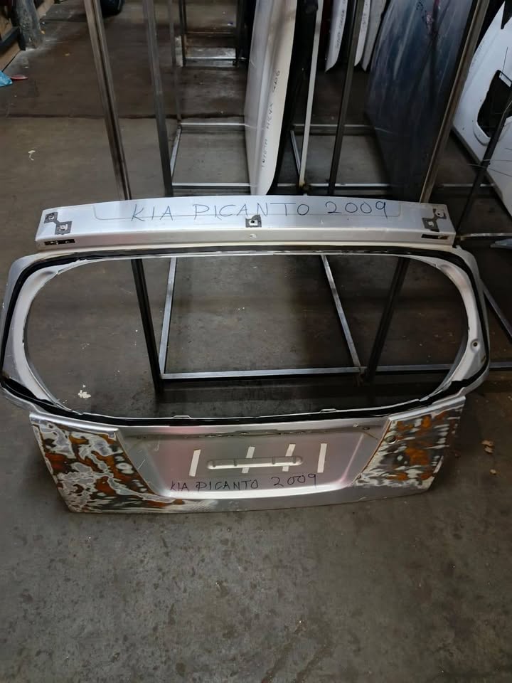 Kia picanto 2009 tailgate - Private Seller Kia picanto 2009 tailgate - Private Seller