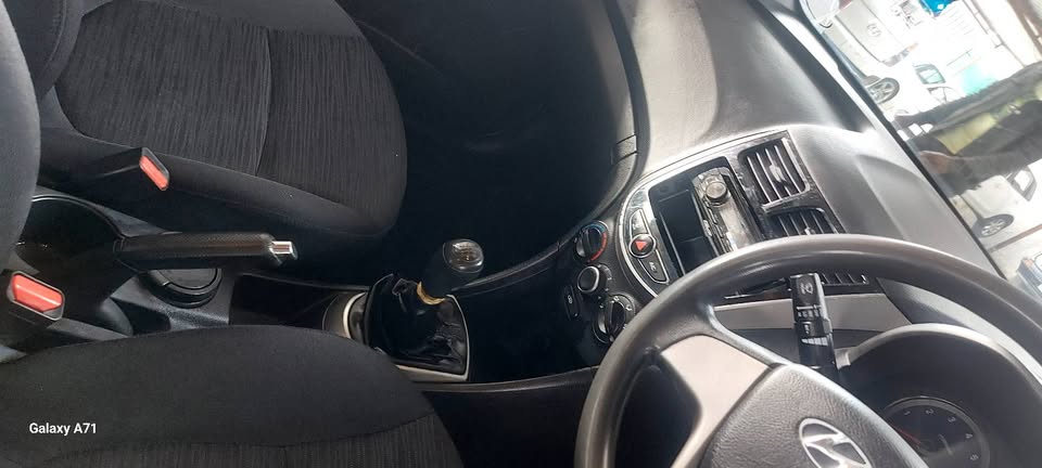 Hyundia Accent 1.6 Manual Petrol sedan