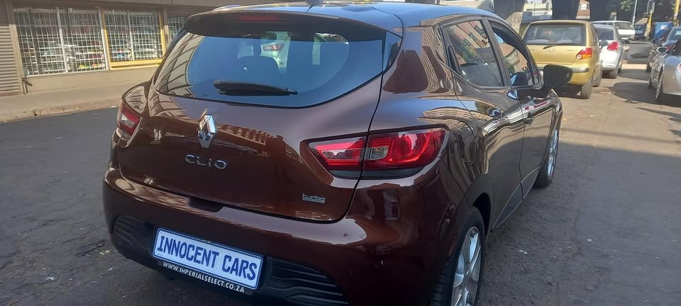 USED 2014 MODEL RENULT CLIO4 900T TURBO CONTROL EFFICIENCY.. BROWN HATCHBACK.. MANUAL