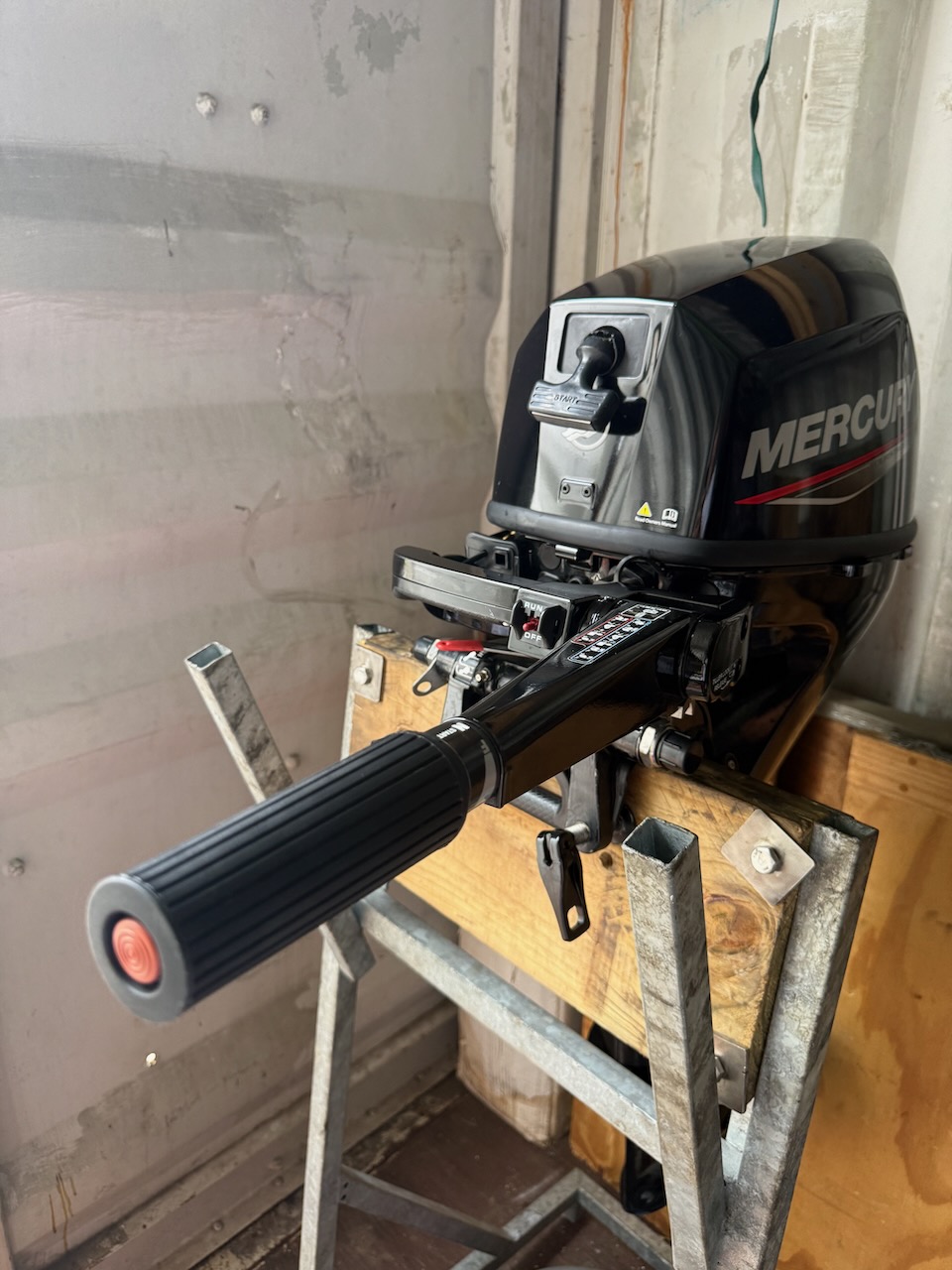 2024 Mercury 9.9hp Outboard Motor Long Shaft Tiller and Fuel Tank