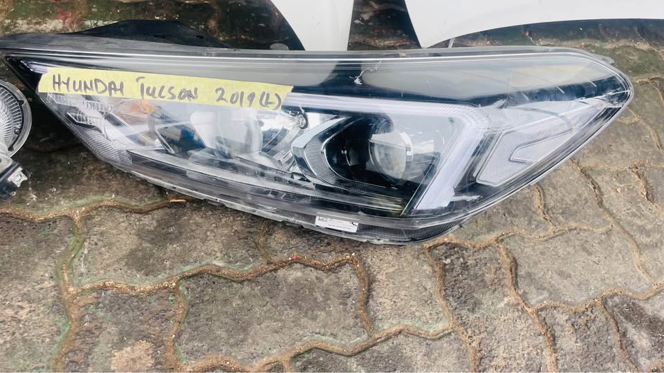 Hyundai Tucson headlight - Private Seller