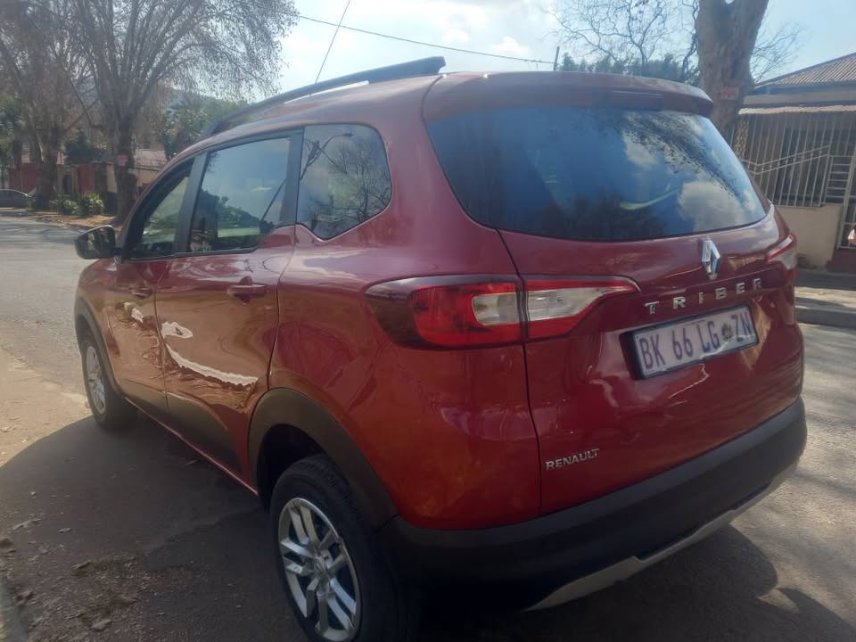 2024 RENAULT TRIBER 1.0 PETROL, MANUAL, MAROON, 29000KMS