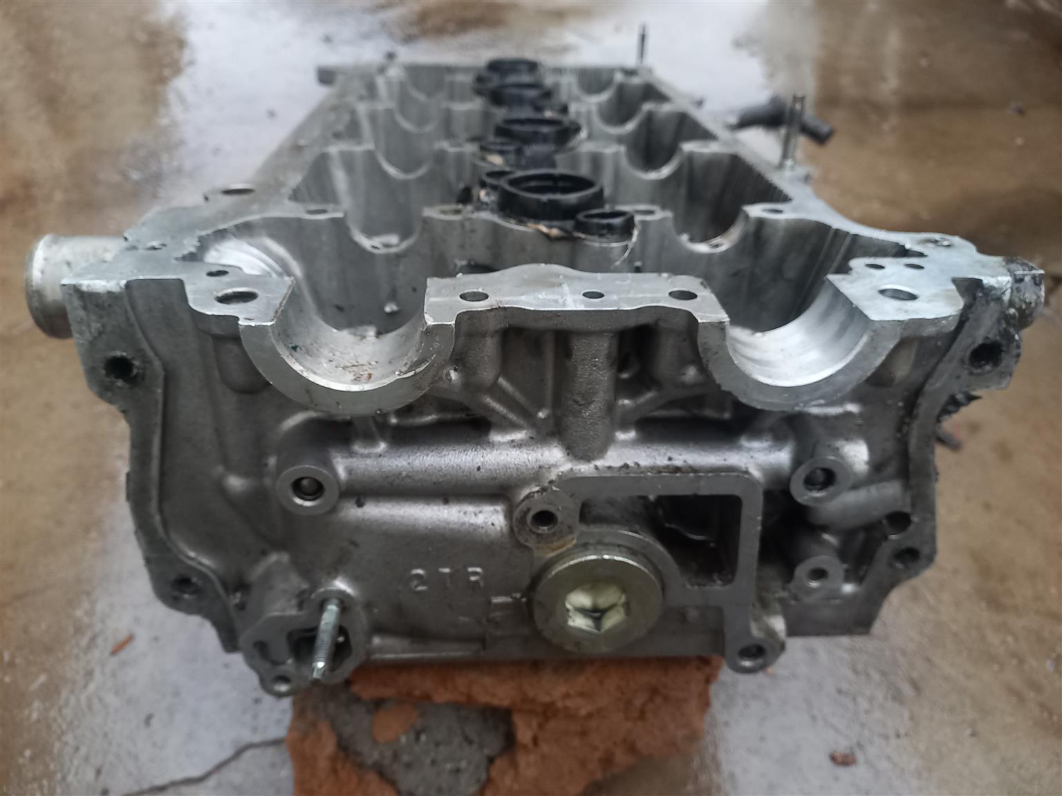 Toyota quantum cylinder head 2TR - Private Seller Toyota quantum cylinder head 2TR - Private Seller