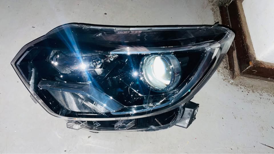 Renault Triber headlight - Private Seller Renault Triber headlight - Private Seller