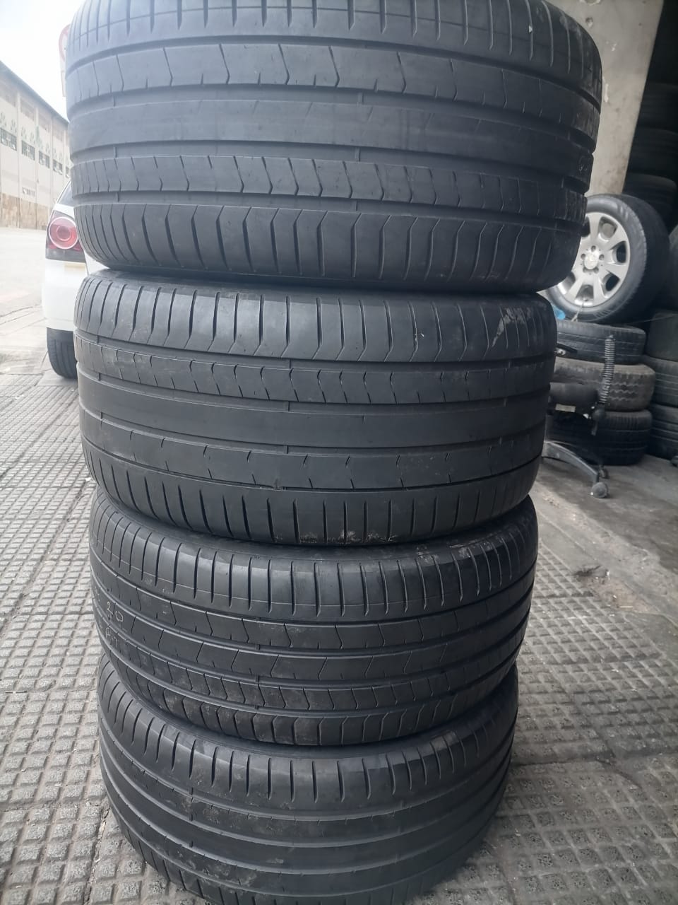 275/40/20 and 315/35/20 Pirelli Pzerro Runflat tyres. 80% - Private Seller