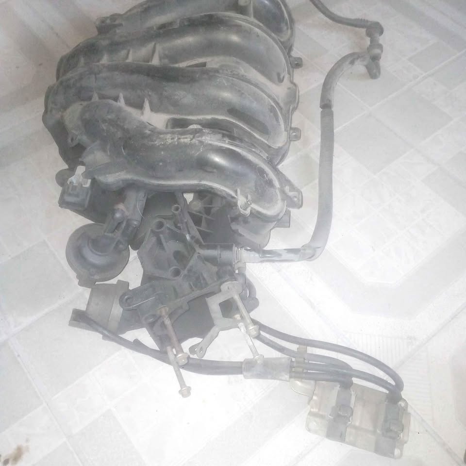 Ford focus intake manifold 2.0 petrol 2012 - Private Seller