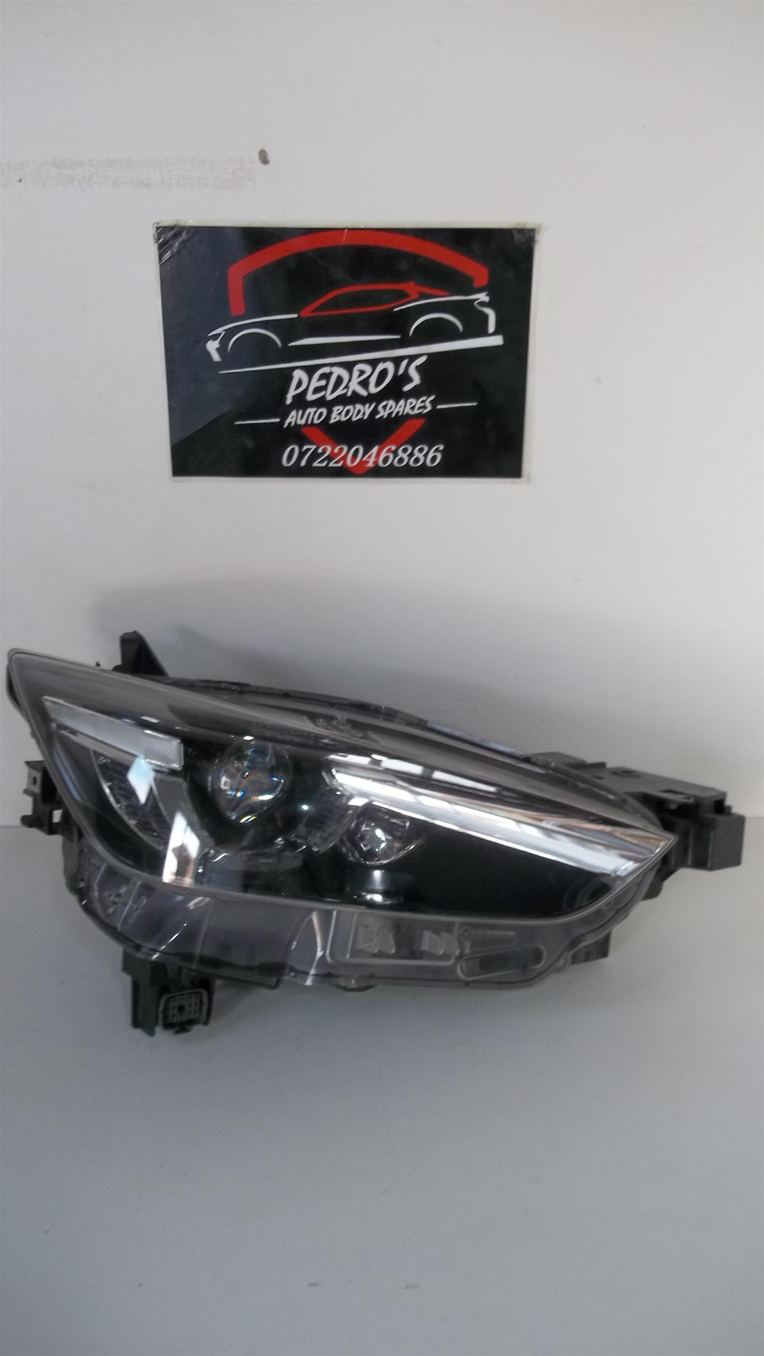 Mazda CX3 LED Right Headlight - Private Seller Mazda CX3 LED Right Headlight - Private Seller