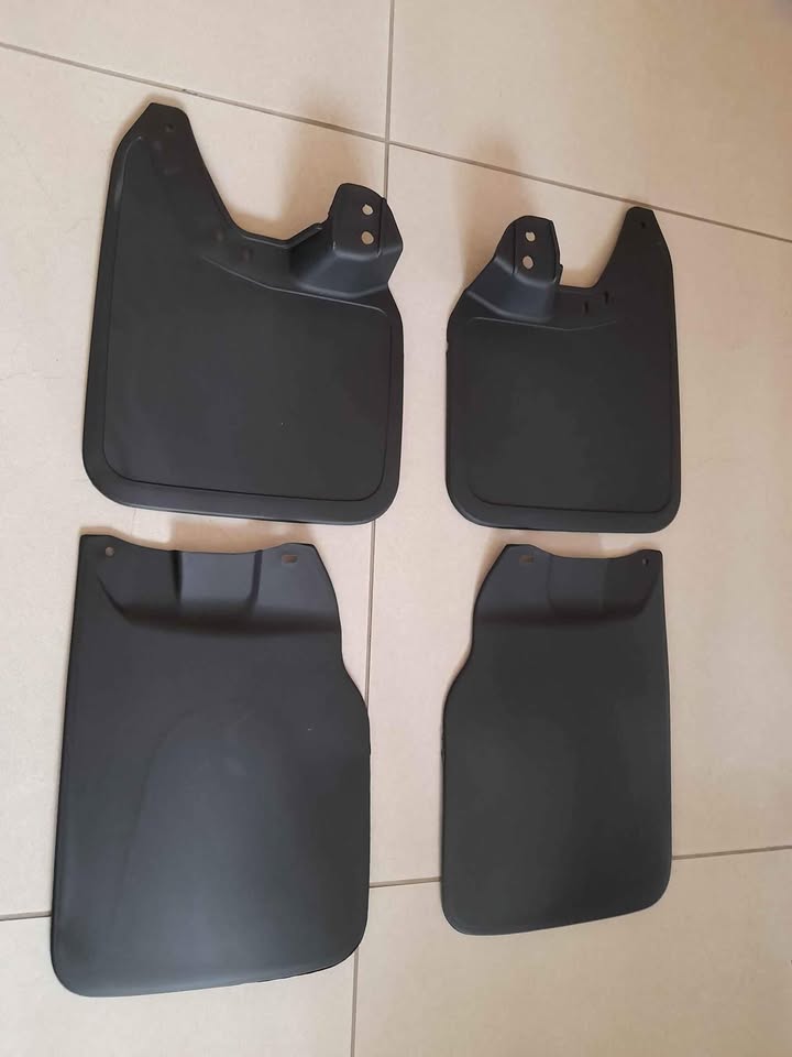 TOYOTA HILUX KZTE LWB 1998/2004 BRAND NEW 4x2 LWB MUD FLAPS SET FORSALE - Private Seller