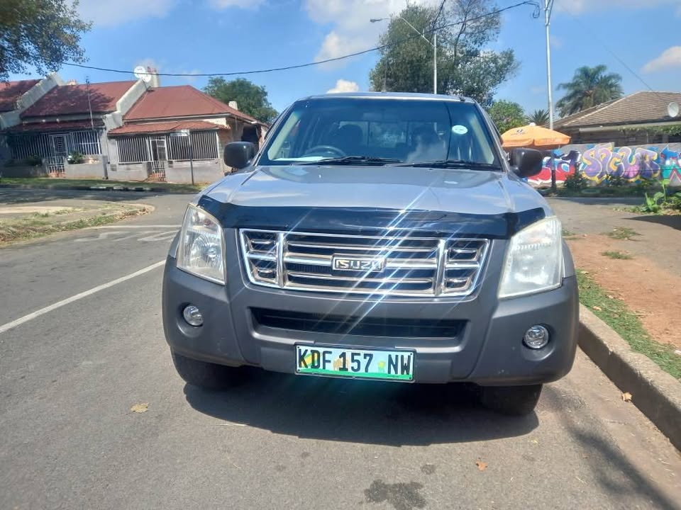 2010 Isuzu KB250 LE  Diesel, Double cab, MANUAL, SILVER, 115000kms