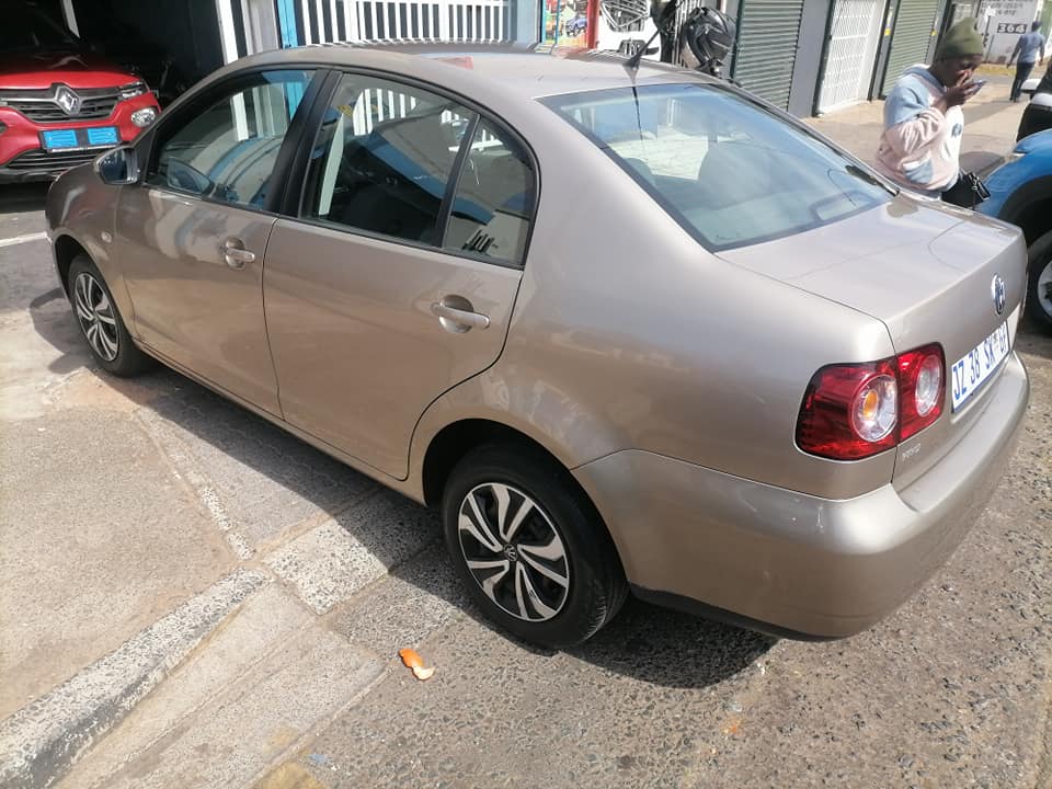 2016 Volkswagen polo vivo 1.4 Sedan Comfortline with a nice interior seat