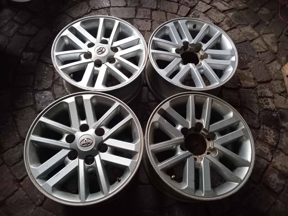Toyota hilux d4d 3.0 rims for sale - Private Seller Toyota hilux d4d 3.0 rims for sale - Private Seller