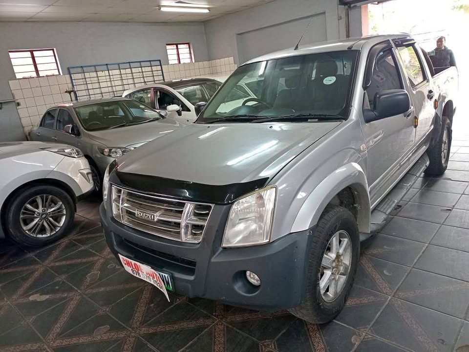 2010 Isuzu KB250D Teq 4×2 Double Cab  Grey, Manual, Diesel, 110000km