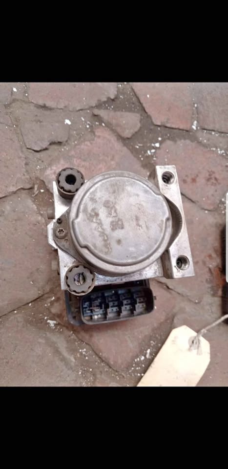 Toyota Quantum 2.5D 2KD abs pump - Private Seller Toyota Quantum 2.5D 2KD abs pump - Private Seller