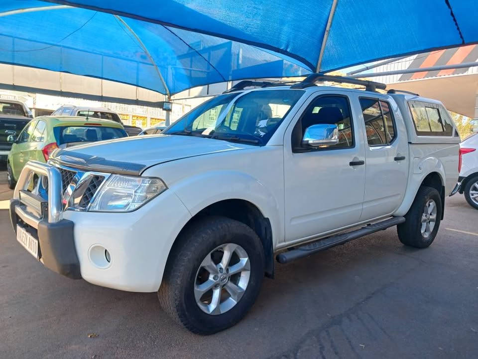 2010 NISSAN NAVARA 2.5 D/C Transmission: Manual Mileage: Fueltype: Diesel White