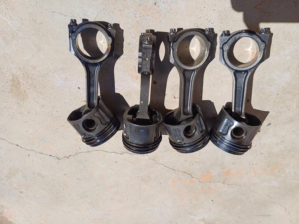 Ford ranger 2.2 (standard) piston and conrod - Private Seller
