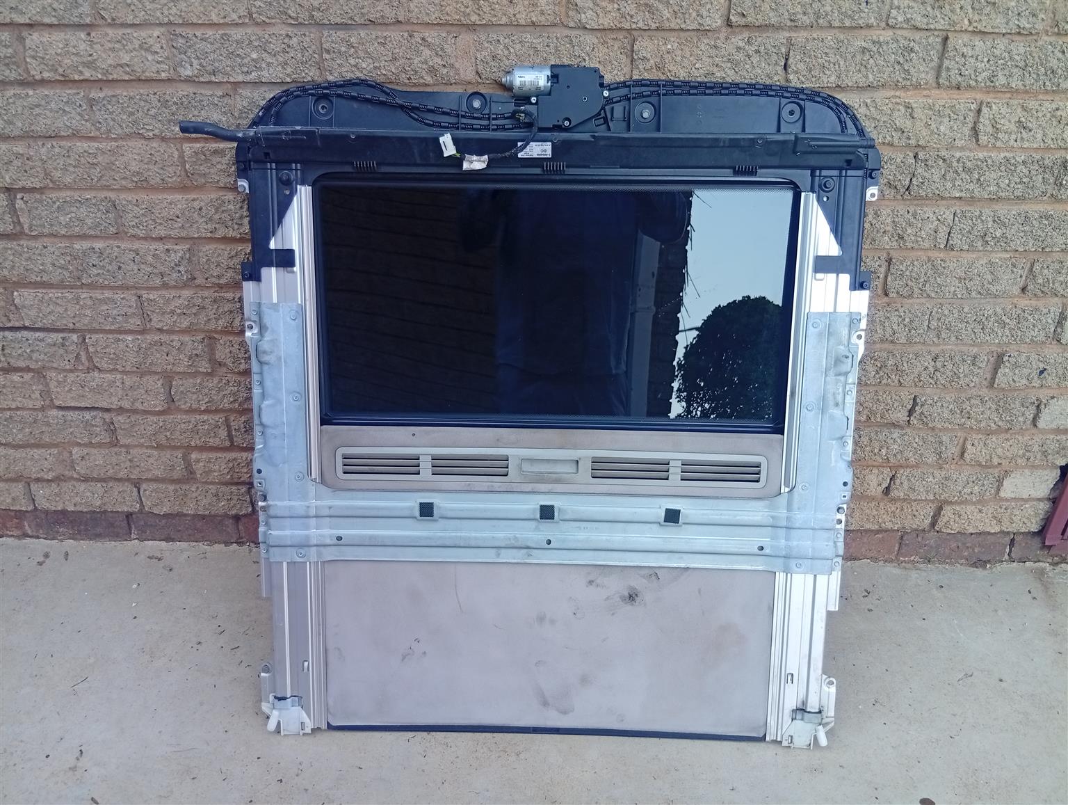 Mercedes Benz w204 sunroof universal sunroof - Private Seller Mercedes Benz w204 sunroof universal sunroof - Private Seller