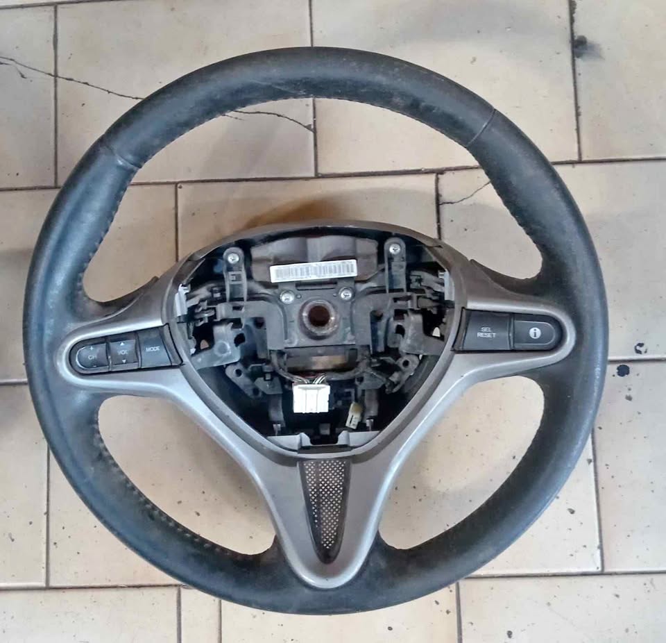 Honda civic 2006-2011 steering wheel selling - Private Seller Honda civic 2006-2011 steering wheel selling - Private Seller