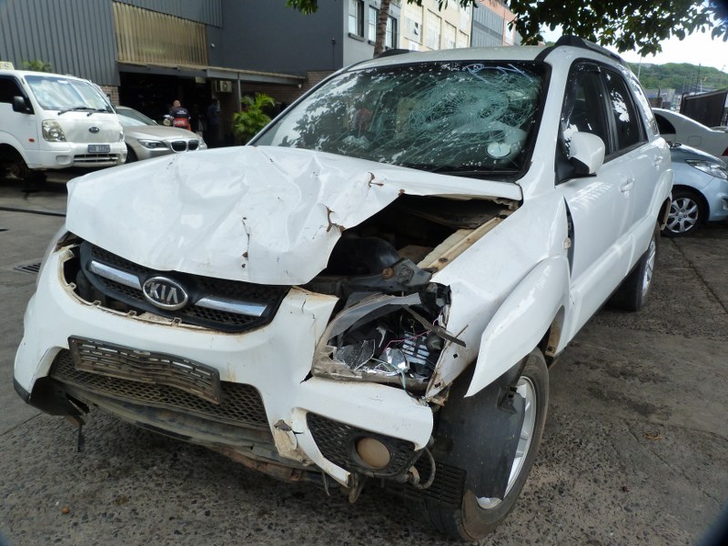 Kia Sportage 2.0 AT White - 2009 STRIPPING FOR SPARES - Private Seller Kia Sportage 2.0 AT White - 2009 STRIPPING FOR SPARES - Private Seller