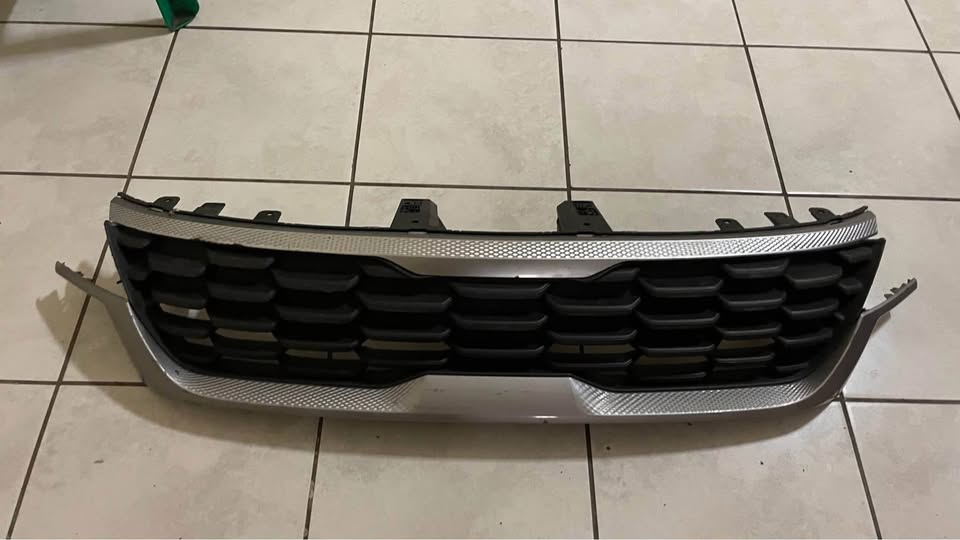 Kia Seltos grill - Private Seller Kia Seltos grill - Private Seller