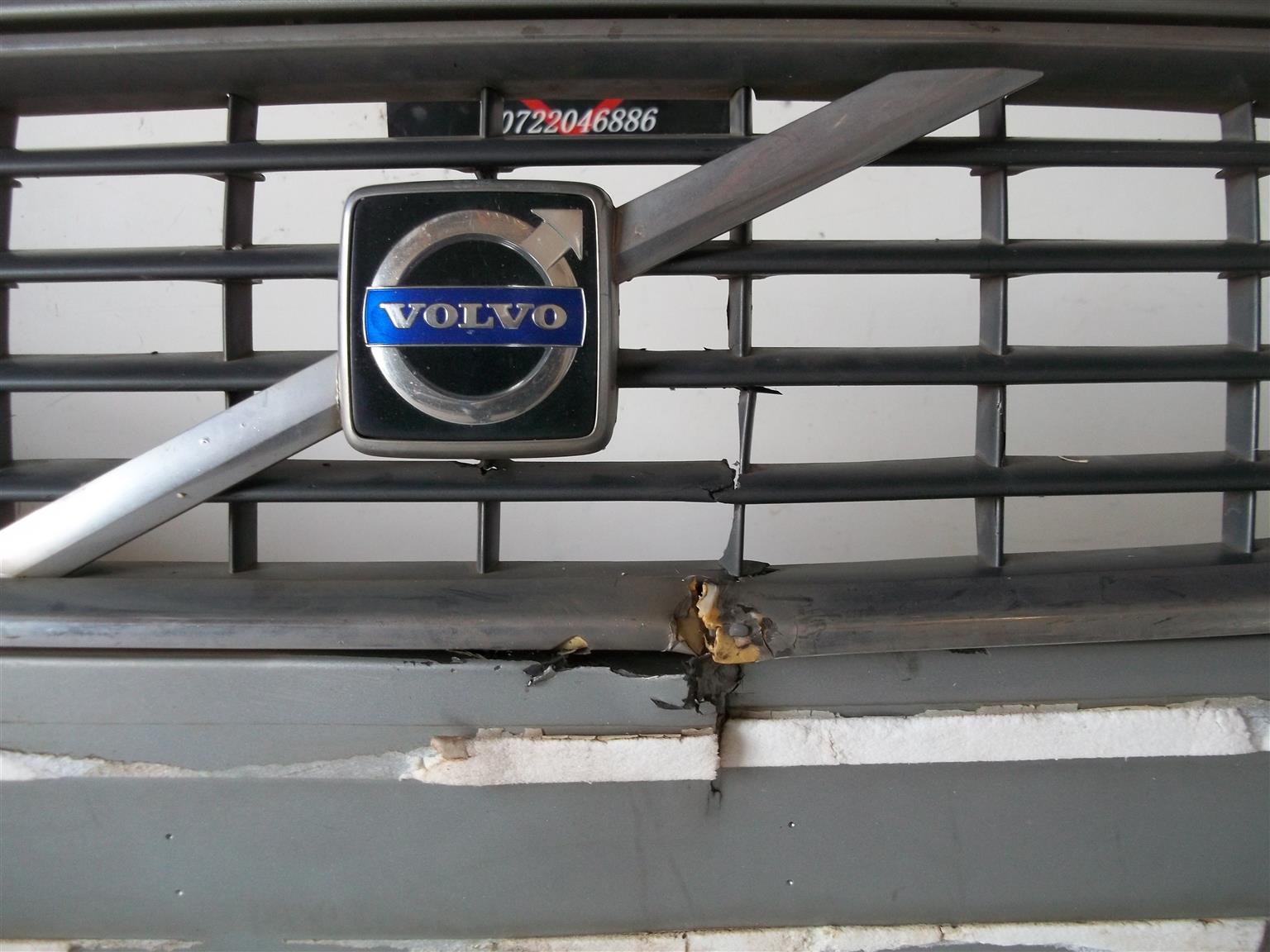 Volvo S80 '08 front bumper with grille - Private Seller