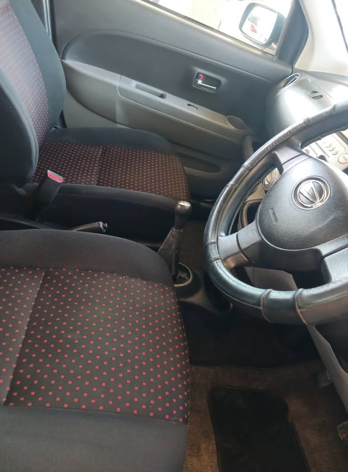 2010 model Daihatsu Sirion sport hatchback Manuel Transmission petrol 1.3 engine capacity