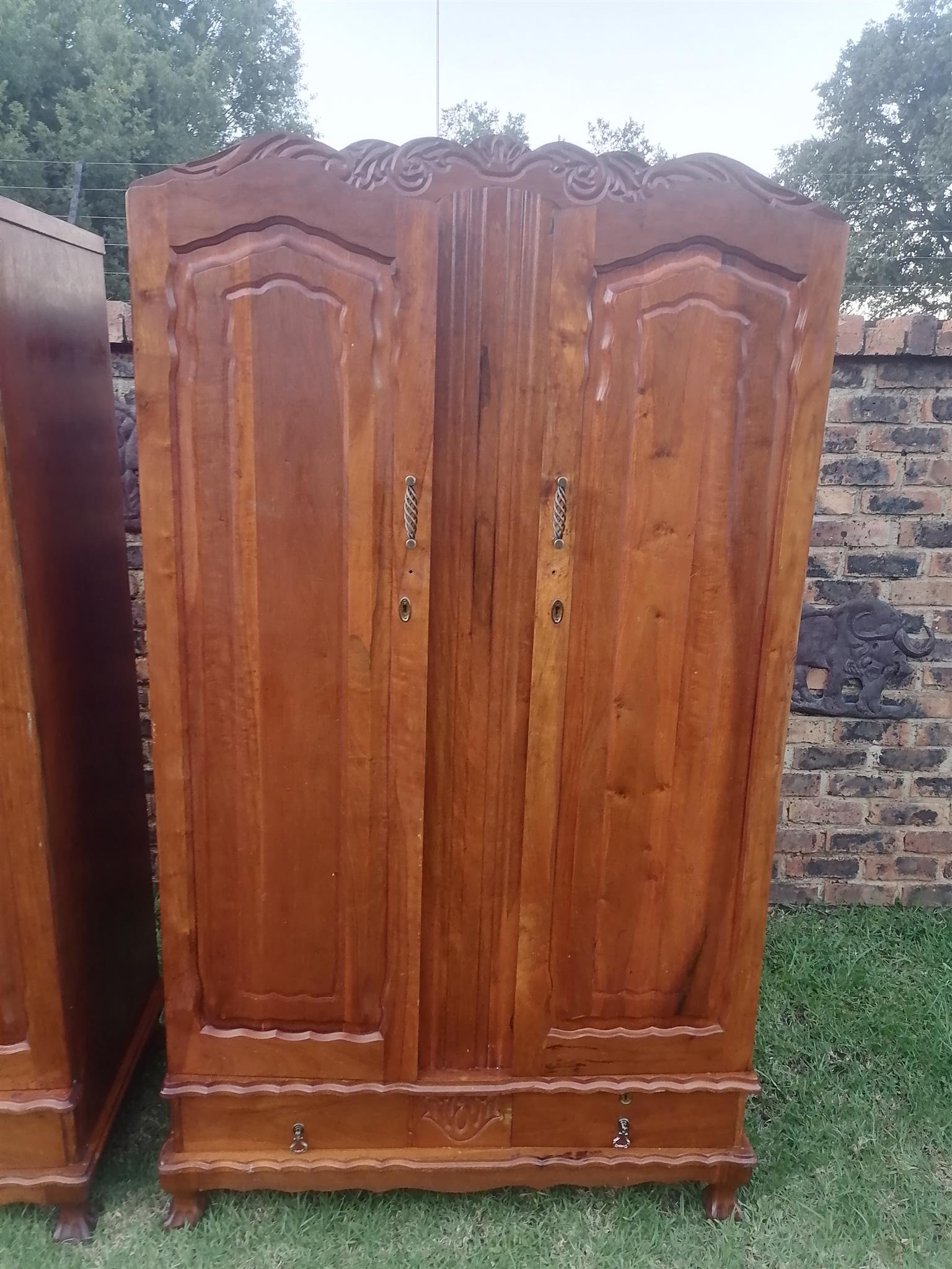 Yellow Wood Bedroom suite (2x Wardrobes & Headbord & Dressing table)