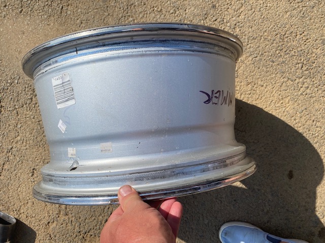 Hummer 17" Mag Wheel Rim only 1 Available.