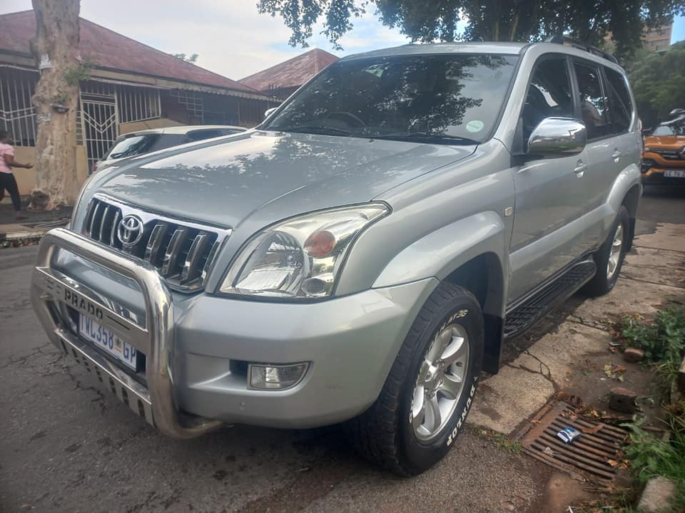 2006 TOYOTA LAND CRUISER PRADO 4.0 V6 PETROL, AUTOMATIC 4X4, SILVER COLOR