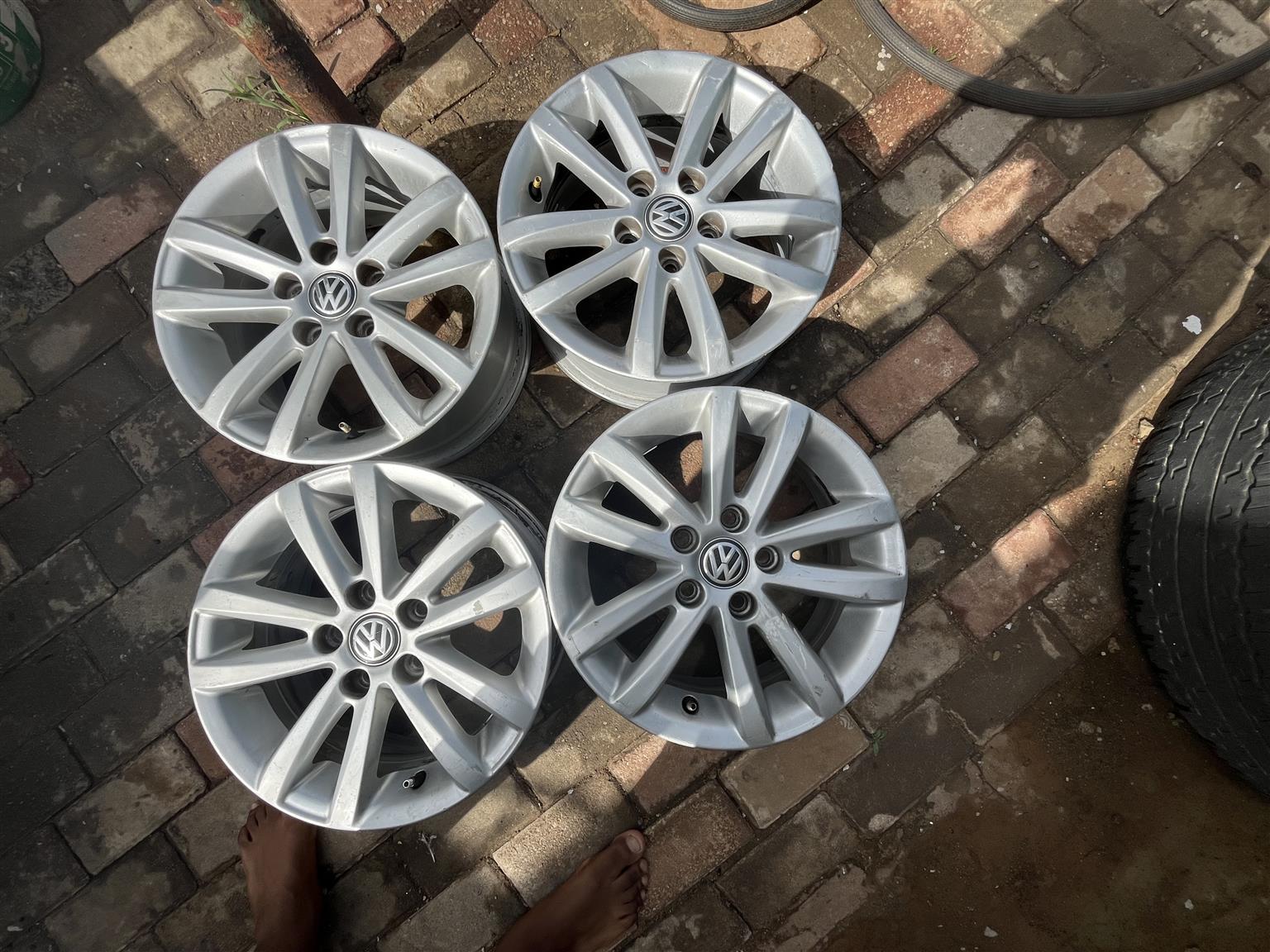 Polo VIVO 14 inch Oem Rims