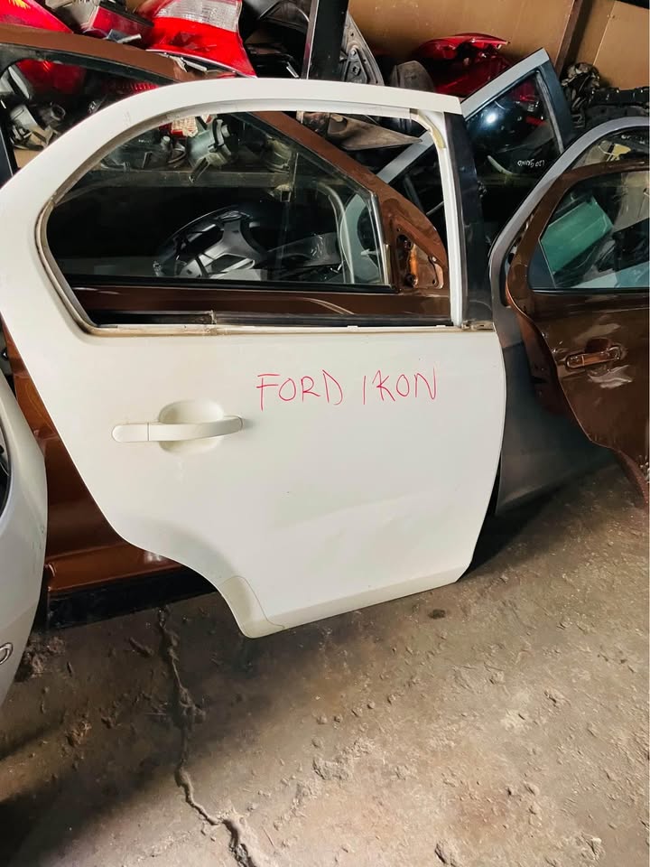 Ford Ikon door - Private Seller Ford Ikon door - Private Seller