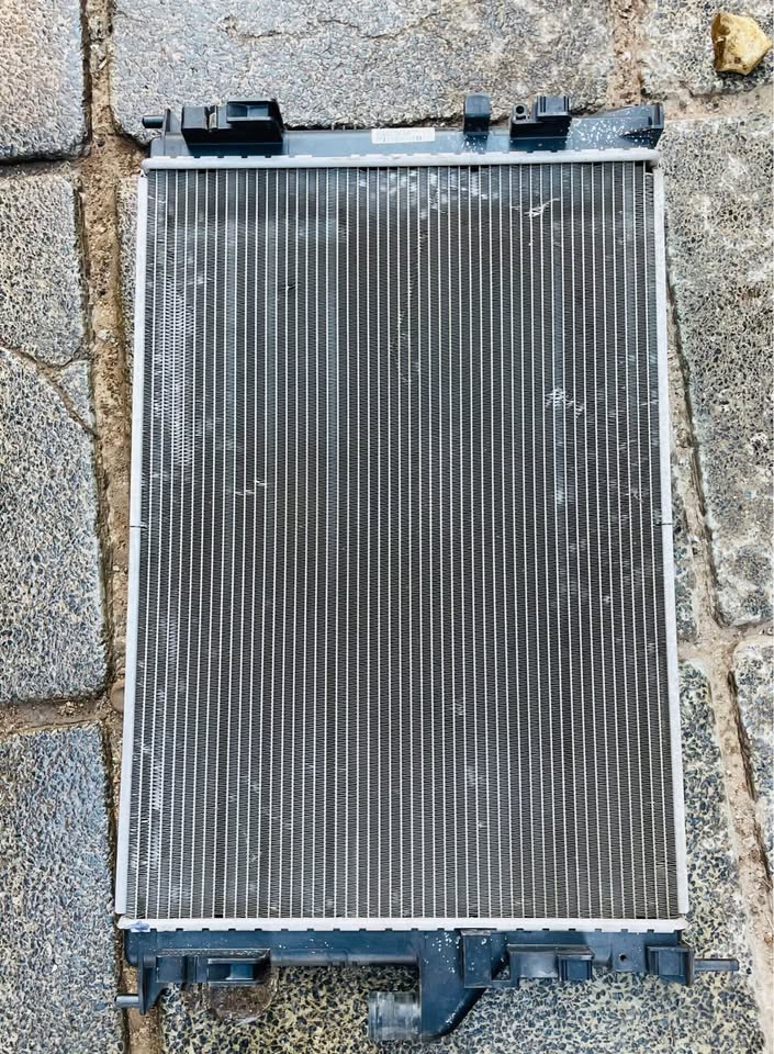 Renault Sandero radiator Nissan Np200 radiator - Private Seller Renault Sandero radiator Nissan Np200 radiator - Private Seller