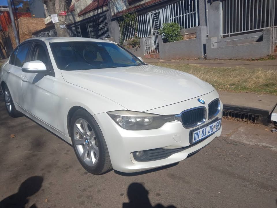 2013 BMW 316i Petrol, Automatic, White, 107000kms Reverse sensor, Leather seat