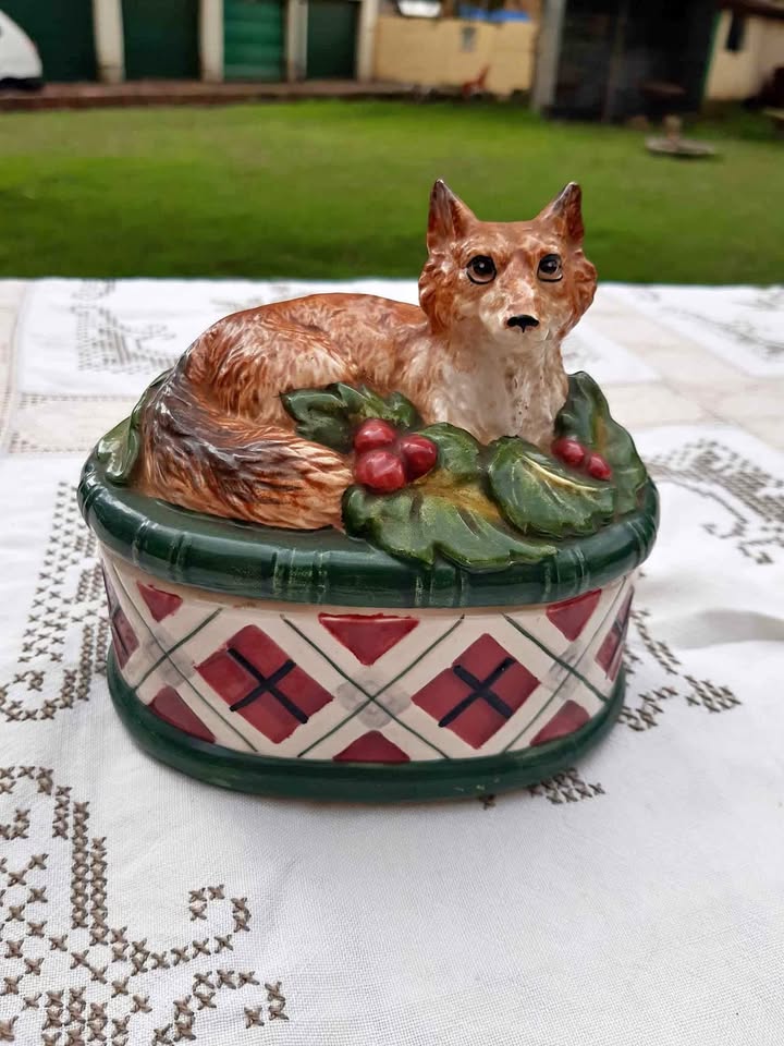 Lidded Candy Box, Noritake, Royal Hunt Pattern.