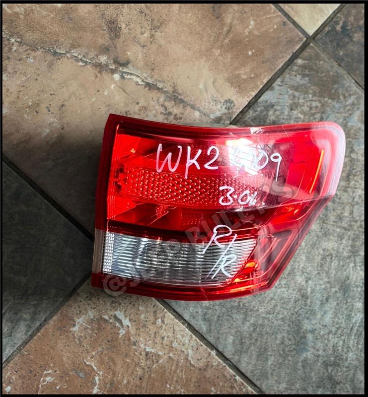 Jeep Grand Cherokee Wk2 3.0 Right| Rear Taillight - Private Seller Jeep Grand Cherokee Wk2 3.0 Right| Rear Taillight - Private Seller