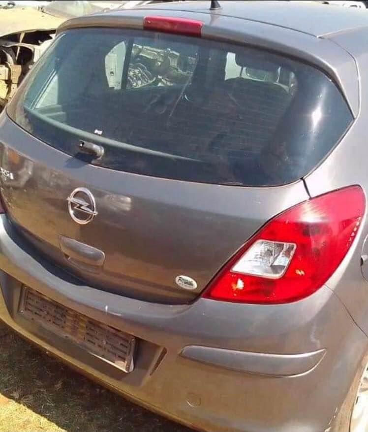 Corsa d stripping for spares - Private Seller