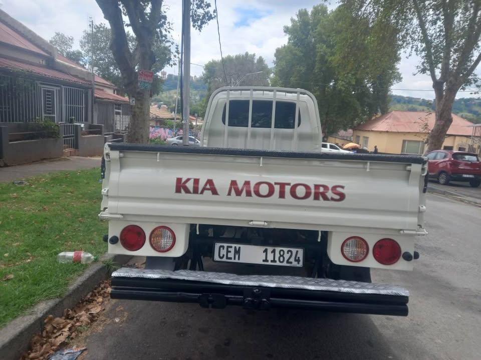 2017 Kia k2500 Diesel, Manual, White
