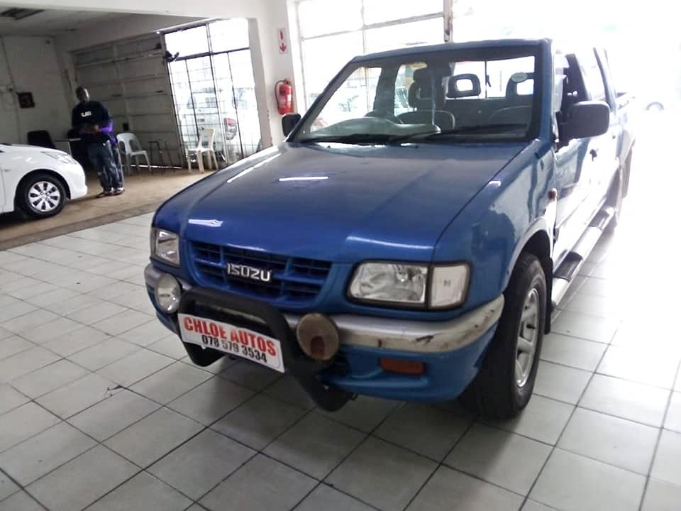 2001 ISUZU KB280 DTEG LX DOUBLE CAB 4X2  MANUAL DIESEL BLUE,