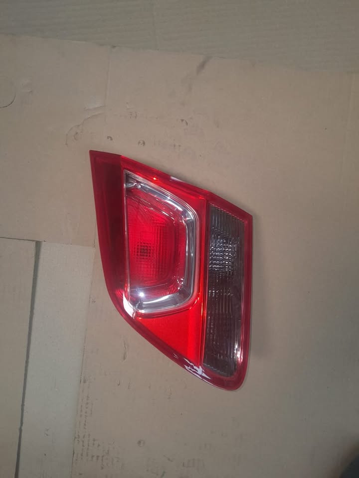 CHEVROLET CRUZE R/R INNER TAIL LIGHT 2015 - Private Seller CHEVROLET CRUZE R/R INNER TAIL LIGHT 2015 - Private Seller