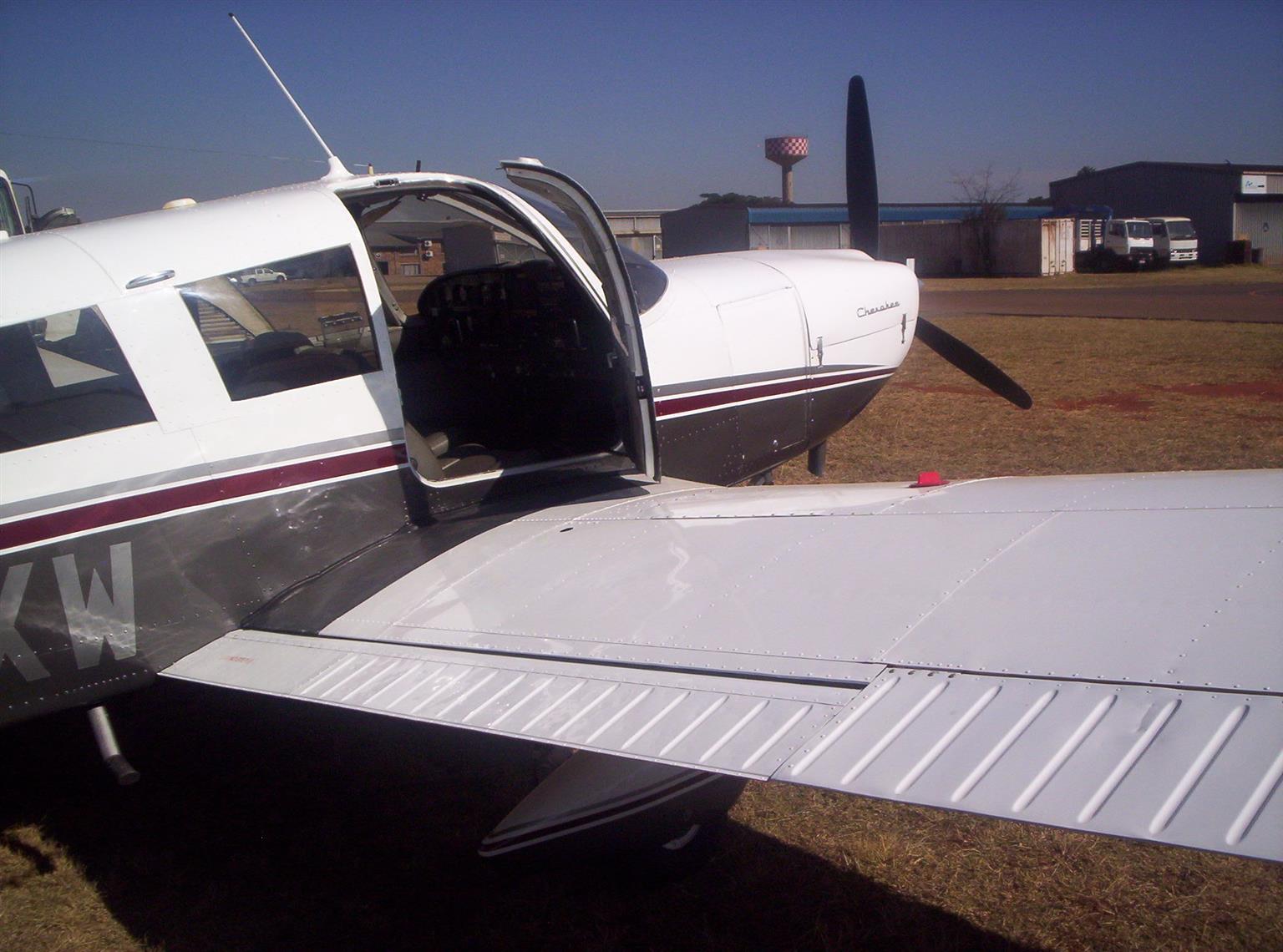 PIPER CHEROKEE SIX-300
