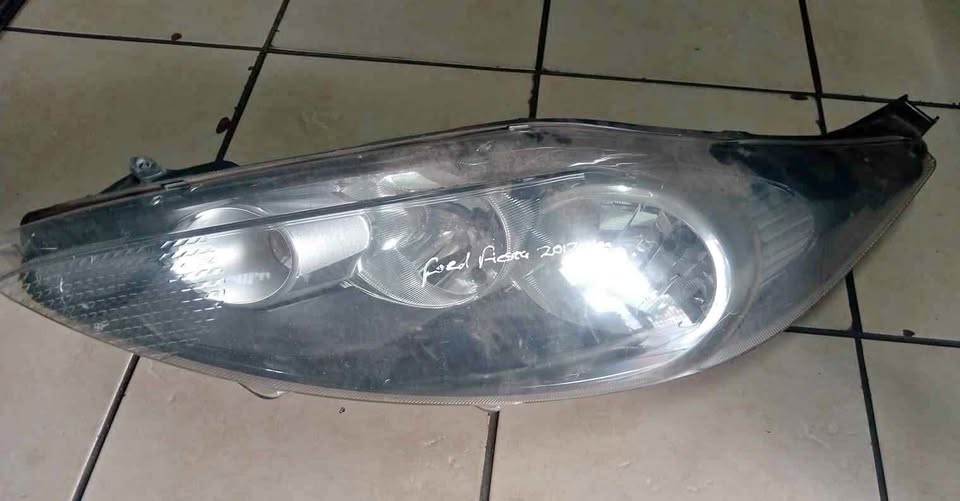Ford fiesta 2012 left side headlight selling